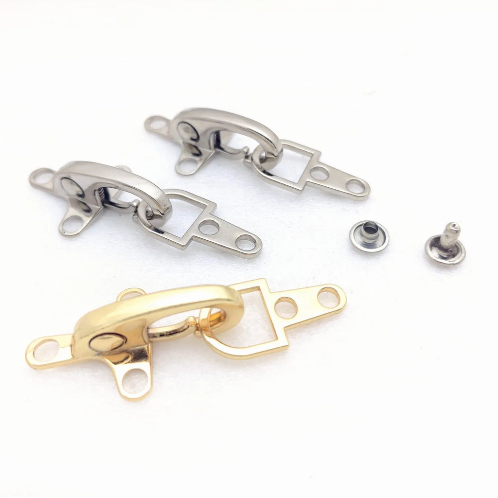 Aircraft-shaped zinc alloy hanging buckle in 5.85cm button size with metal finish options