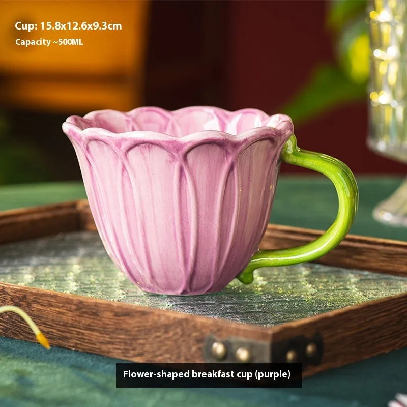 Ceramic breakfast cup with floral pattern in red and purple, 500ml capacity.