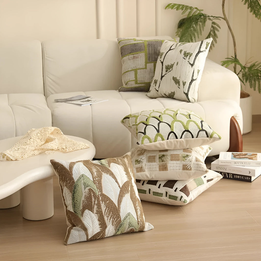 45x45 cm square pillow cover with textured jacquard fabric in a retro plant and flower pattern.