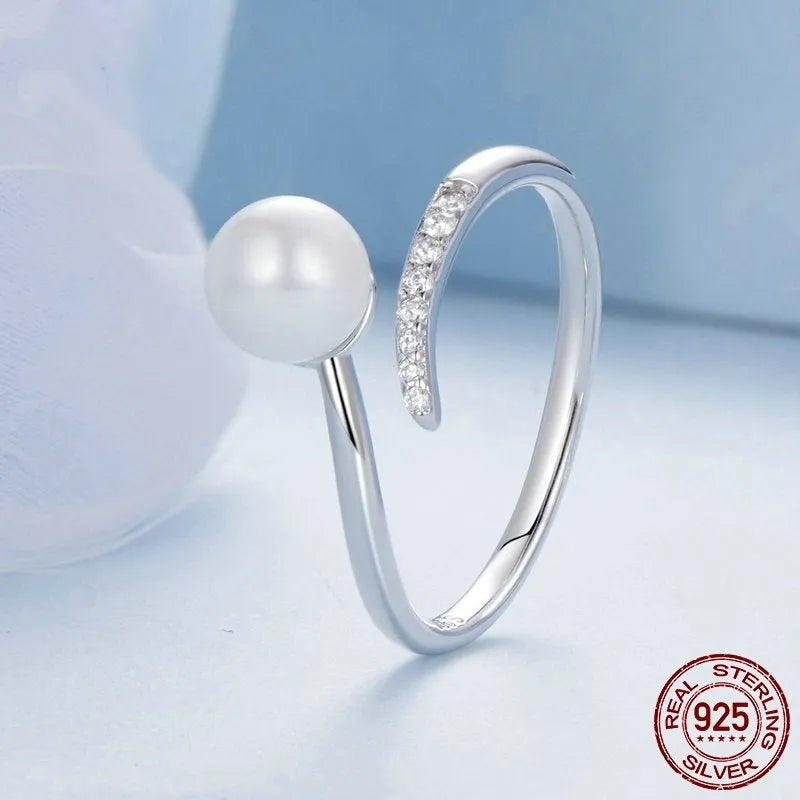 Adjustable open loop ring with shell pearl element in S925 sterling silver alloy