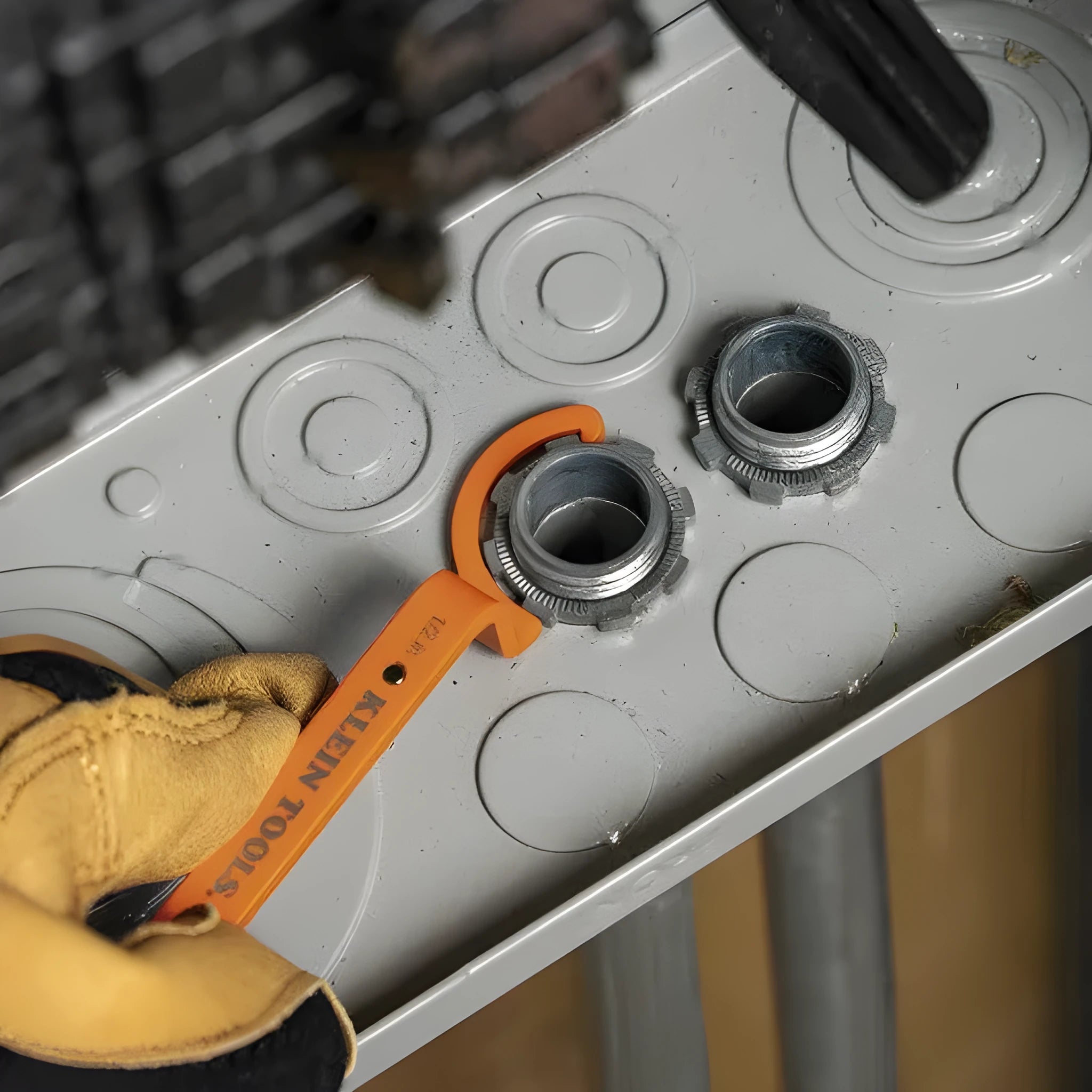 Three-piece spanner set showing orange, grey, and black wrenches with magnetic suction and catheter locking functions