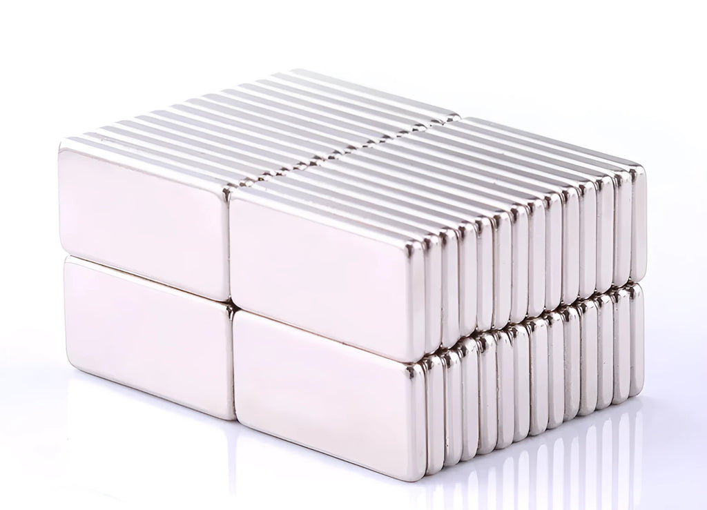 Silver neodymium magnet piece N35 41.8kJ/m³ strong suction for packaging boxes and shells