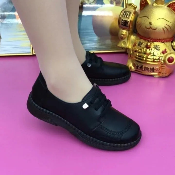 Soft leather women's low heel shoes in black, breathable PU upper, lace-up design