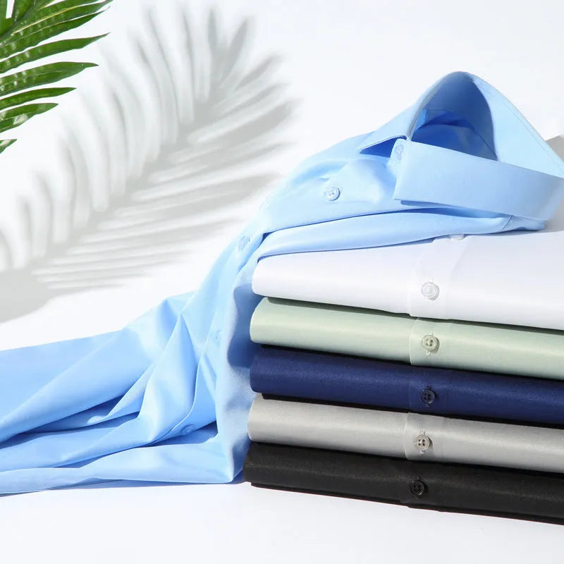 Men's solid colour long-sleeved shirt with a loose fit, made from an elastic silk non-ironing fabric.