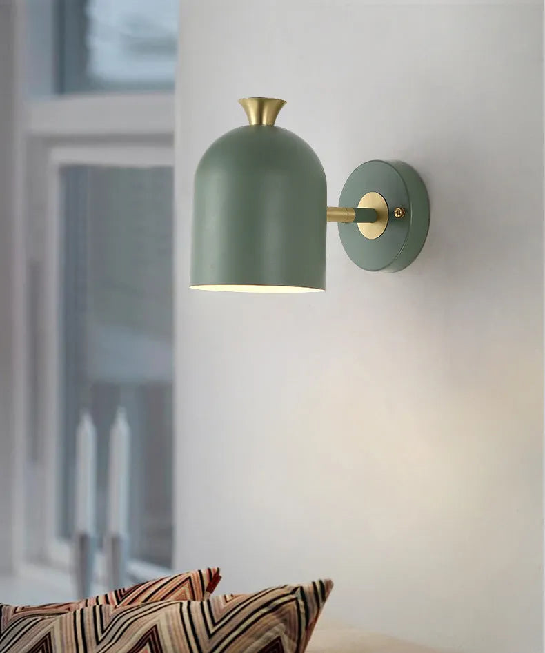 Single-head aluminium LED wall lamp with mirror front in choice of four colours