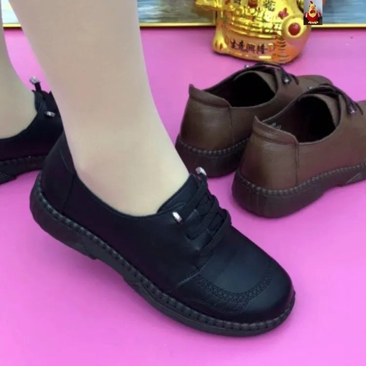 Soft leather women's low heel shoes in black, breathable PU upper, lace-up design