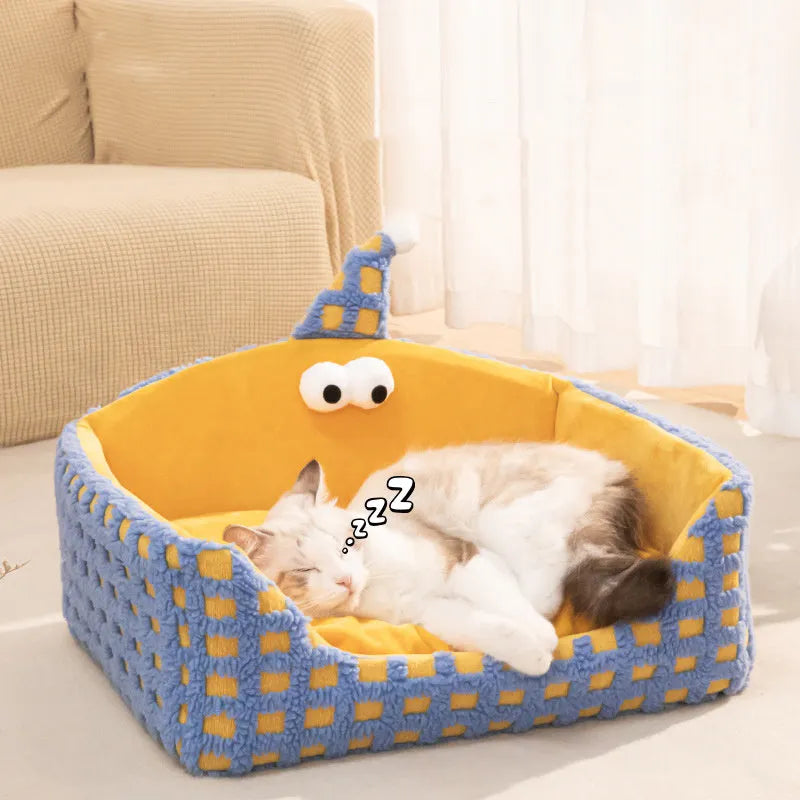 Triangular pet sleeping nest with removable sponge insert in green colour