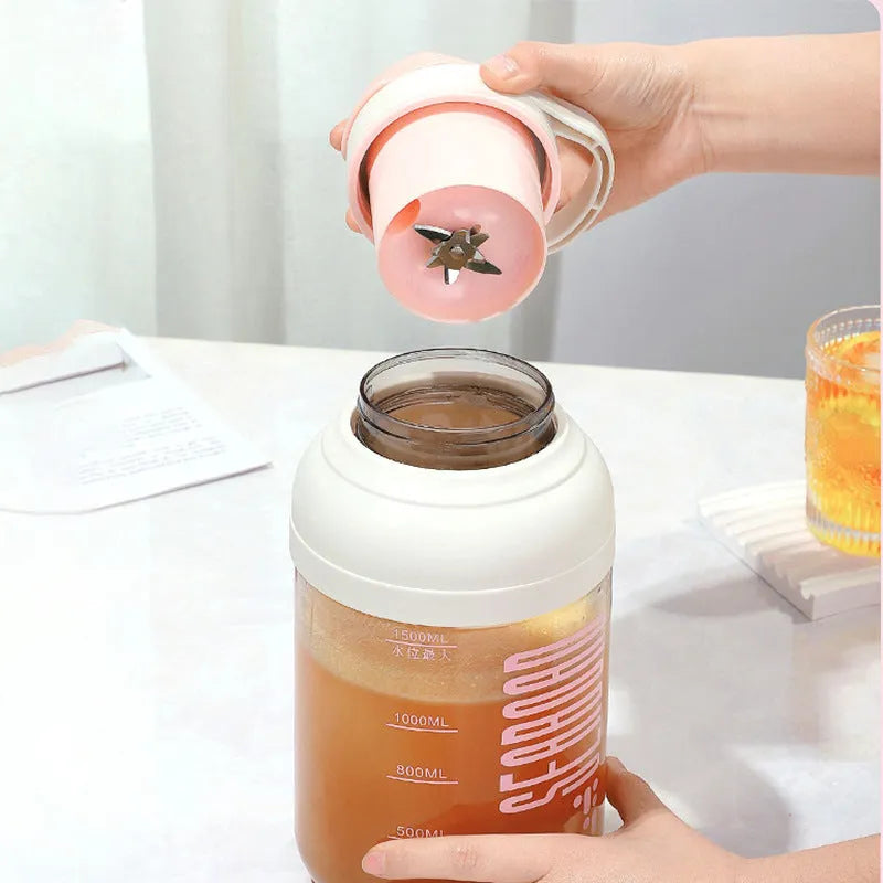 Electric portable juicer cup 1500ml rechargeable with PC food grade liner in pink colour, on white background