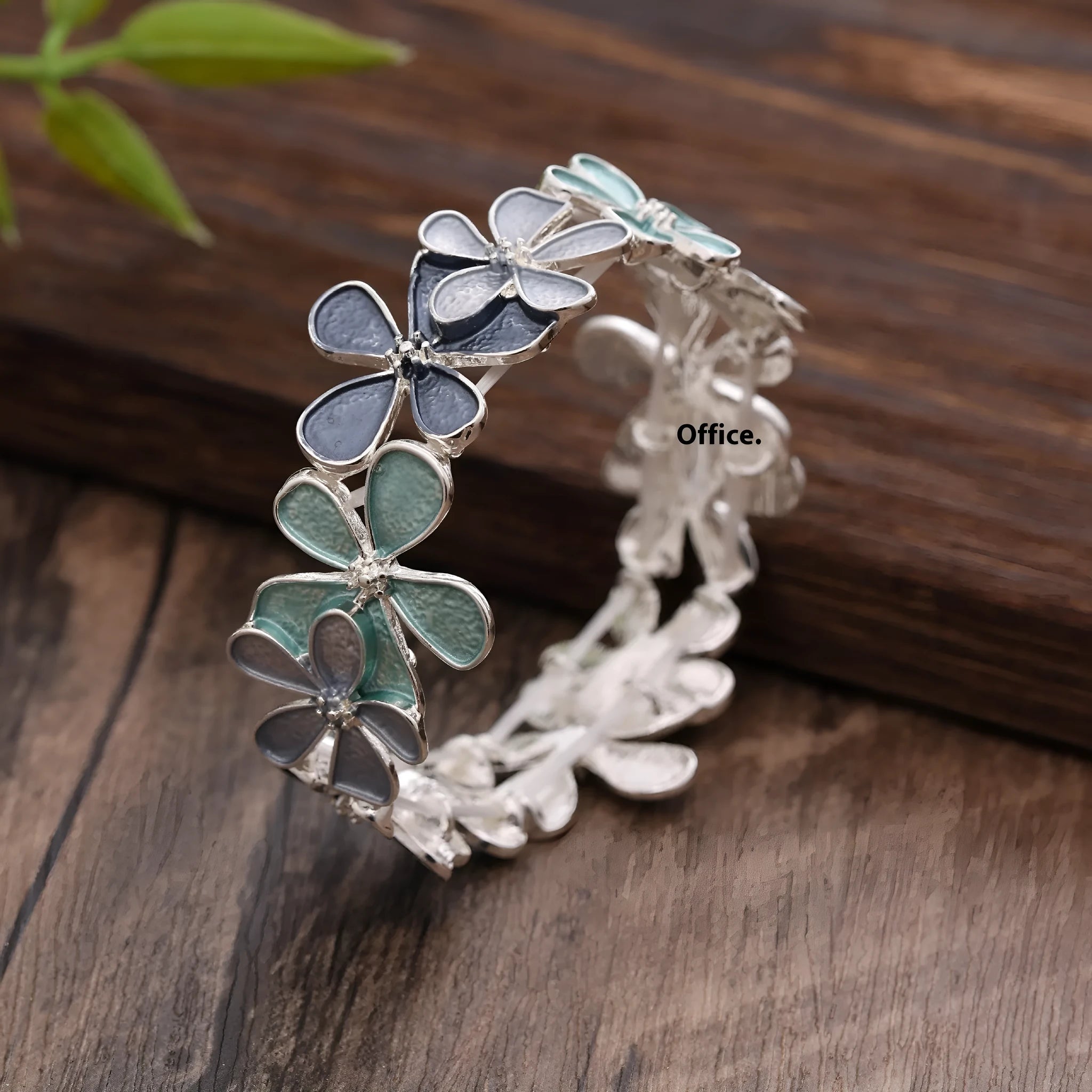 Zinc alloy flower elastic bracelet for women in blue, black/grey, or colourful floral designs