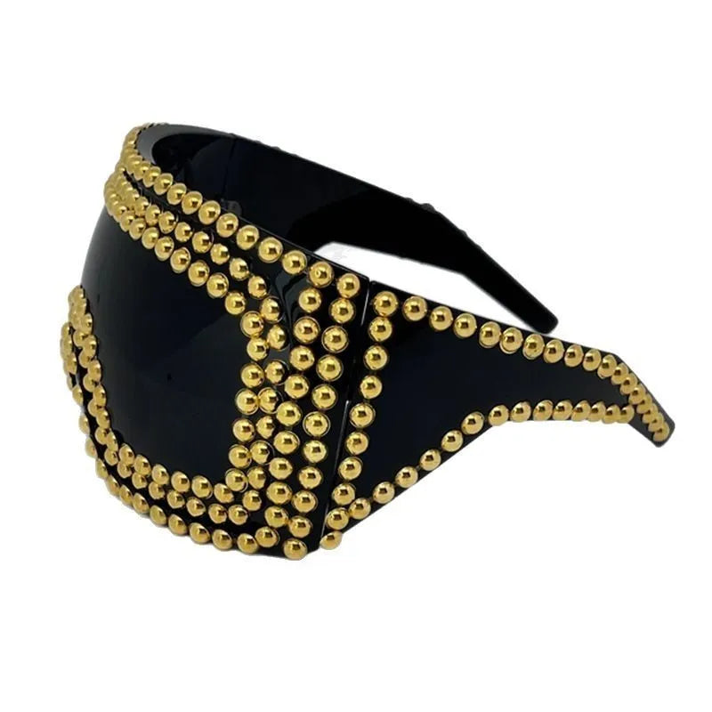 Men's punk-style sunglasses with large rim and square rivets in silver and gold colours