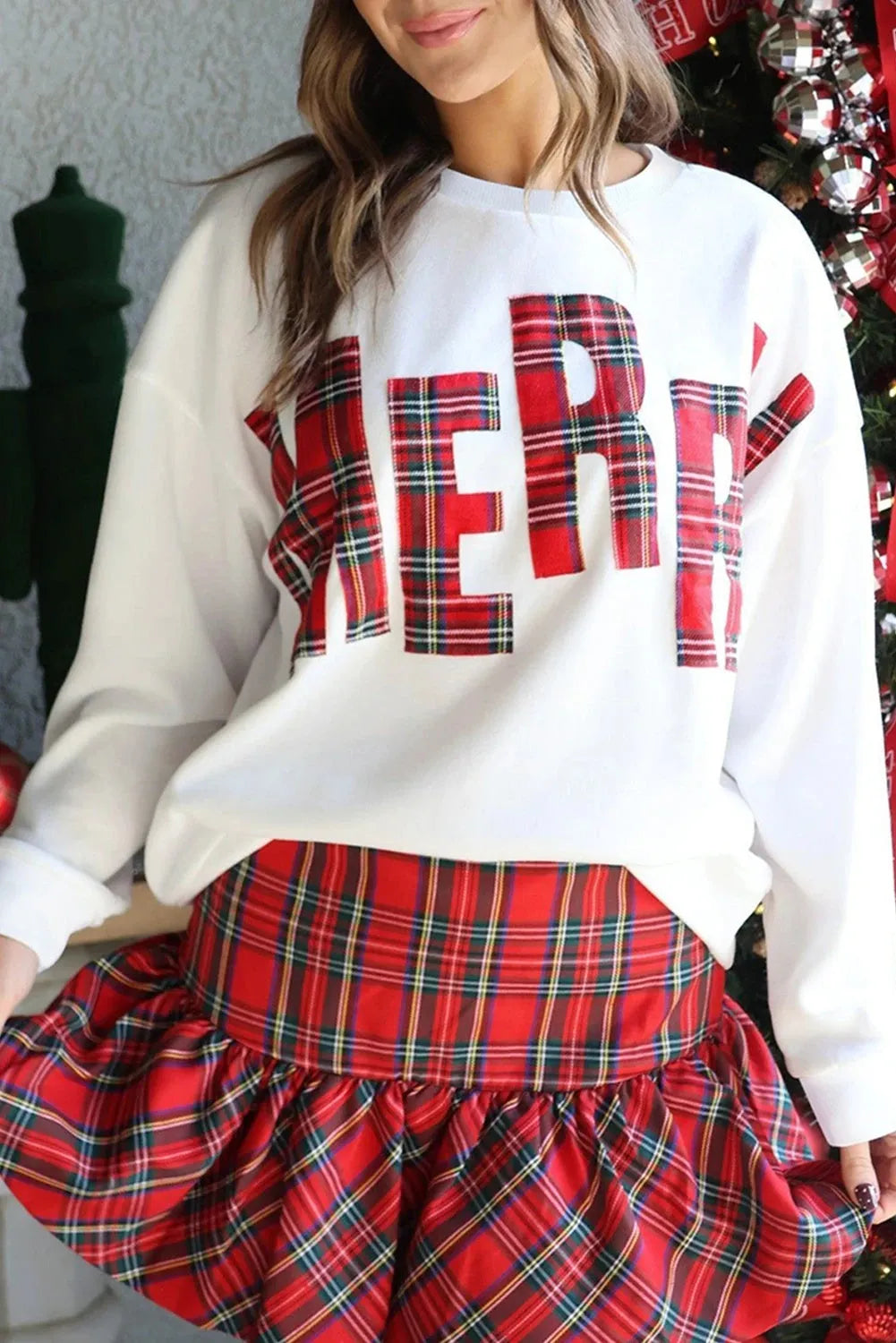 Women's casual embroidered side plaid pullover sweater in white, loose fit long sleeves