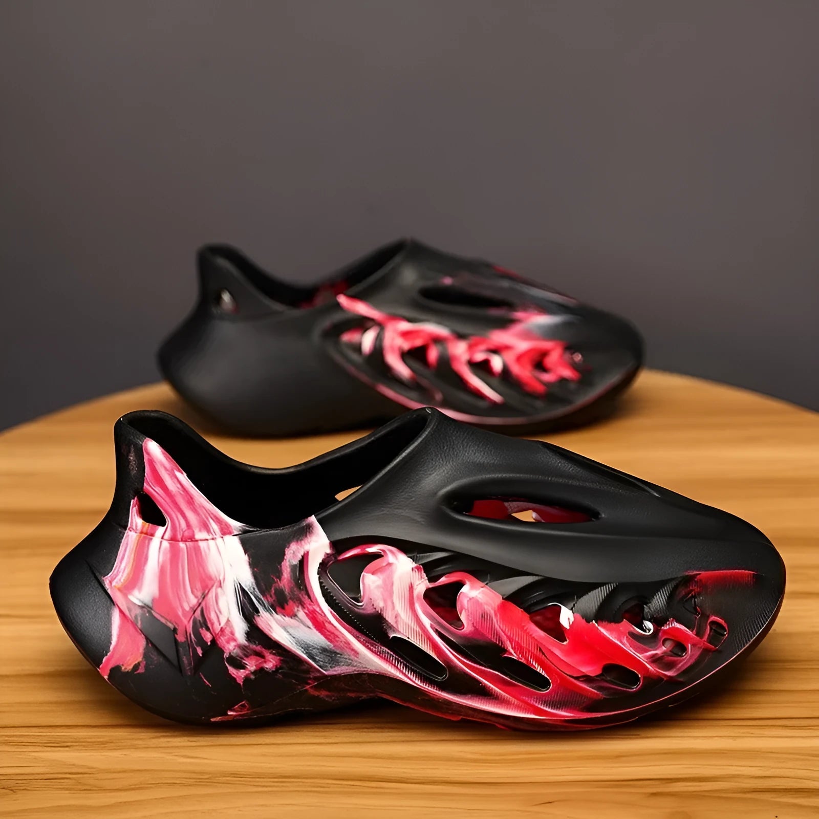 Camouflage coconut hole shoes for men, EVA upper and sole, round toe, front lace-up, height-increasing design, available in black camouflage