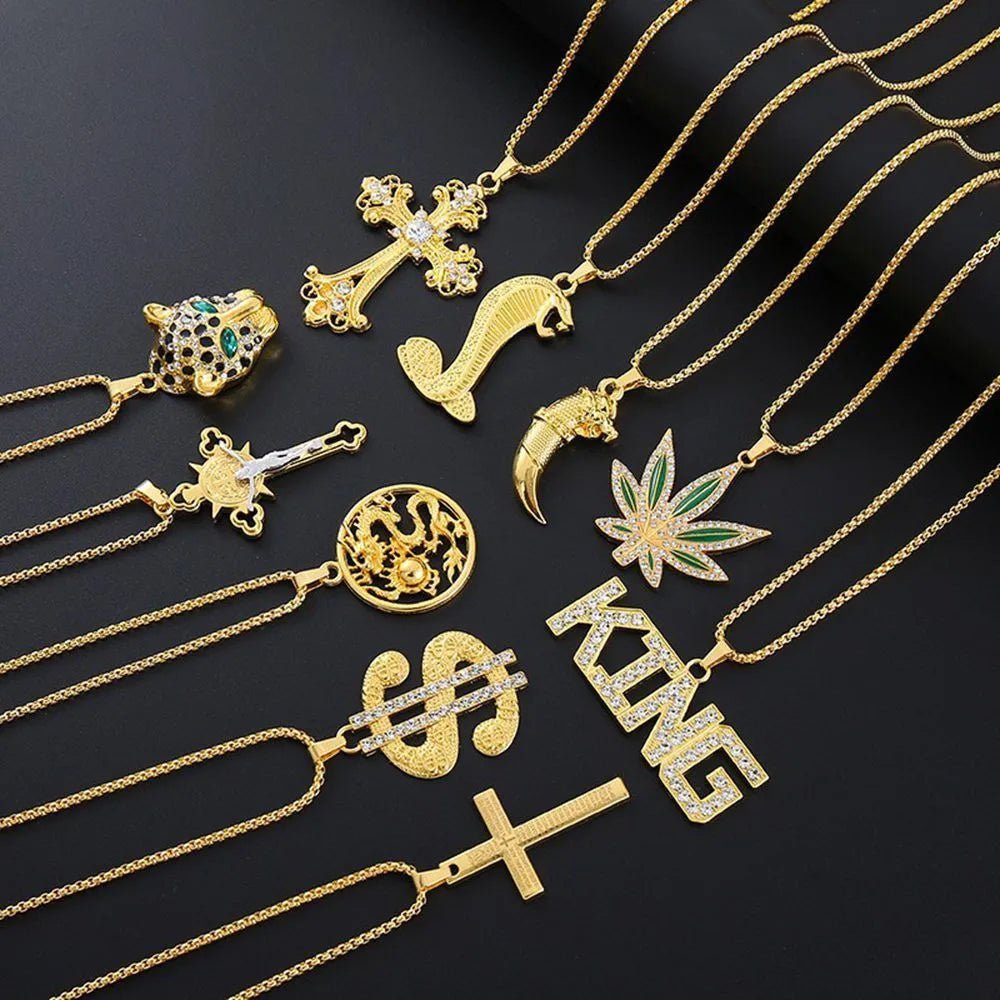 Gold-coloured geometric zircon necklace with alloy pendant on model