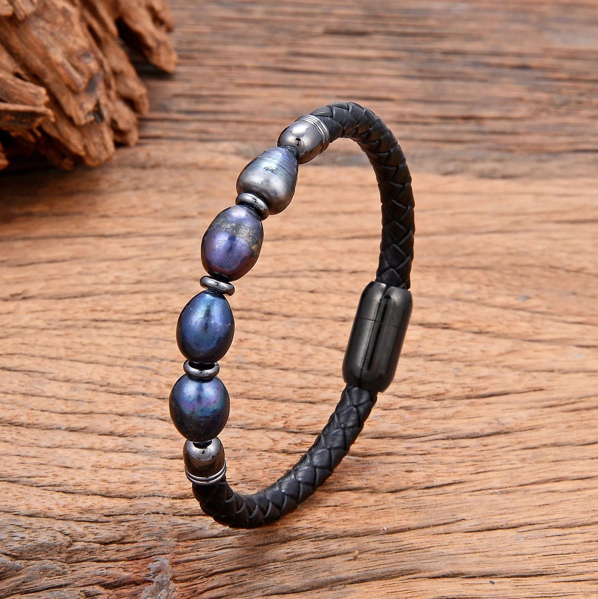 Handmade unisex bracelet with irregular pearls on a leather cord in Korean style.