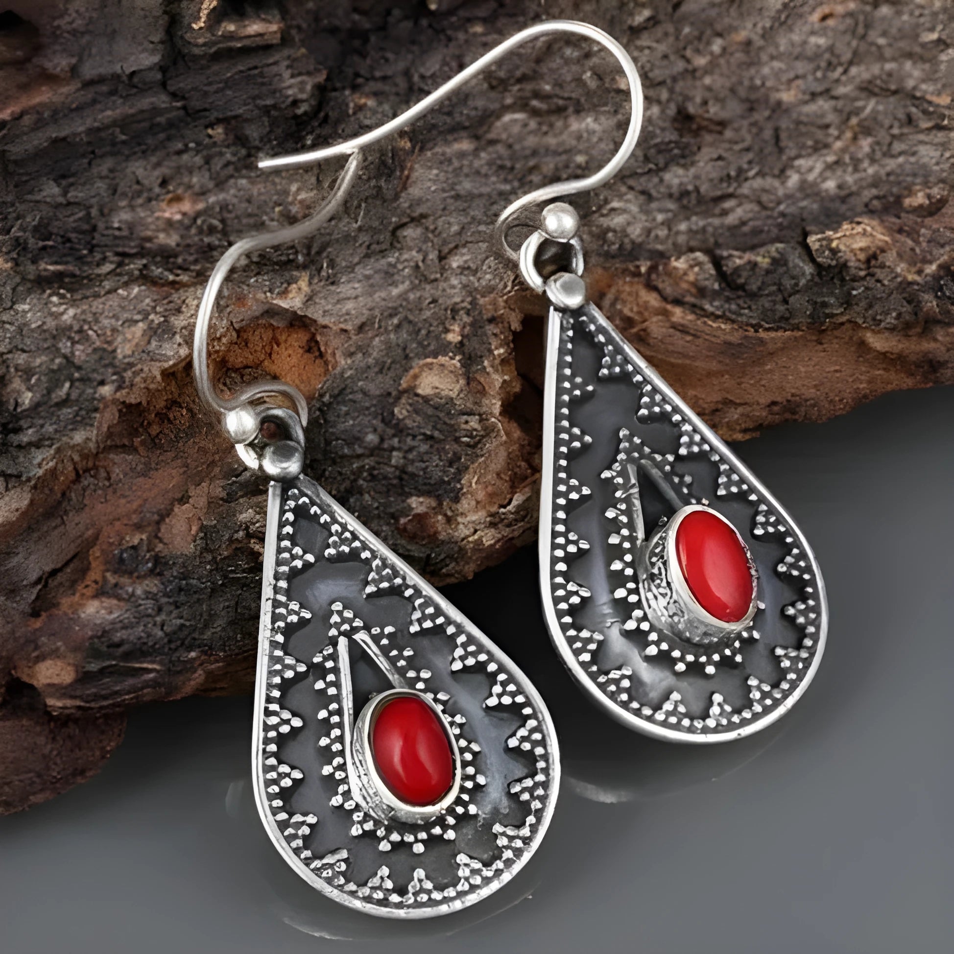 Silver drop-shaped retro earrings for women with red pine gemstone details on zinc alloy.
