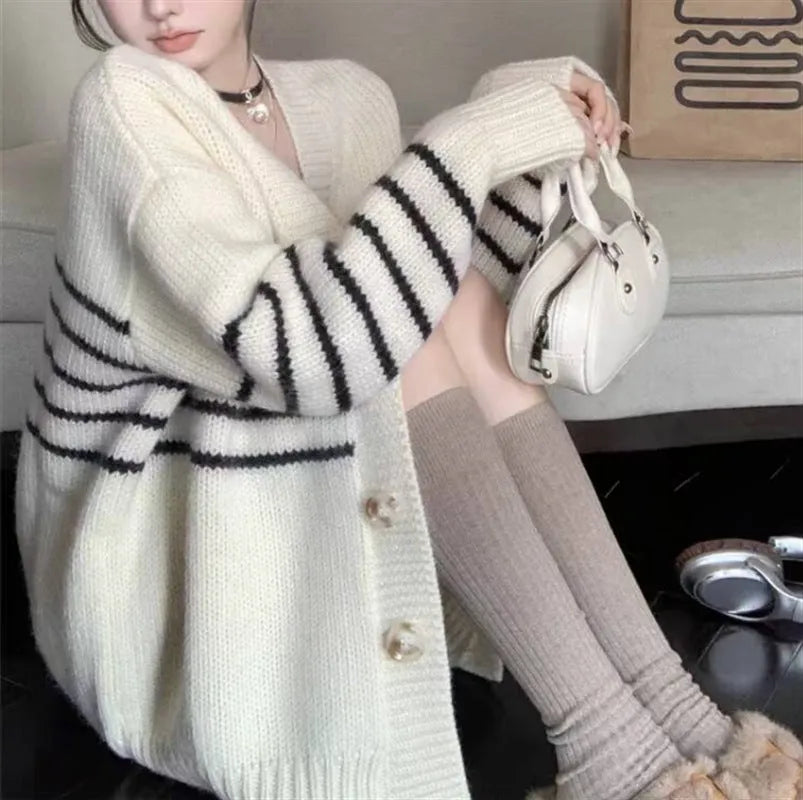Button-front collar cardigan sweater with a 3D pattern in a casual style