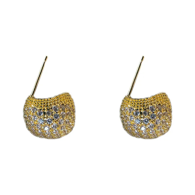 Geometric drop-shaped earrings with golden beans and full diamond decoration in gold colour