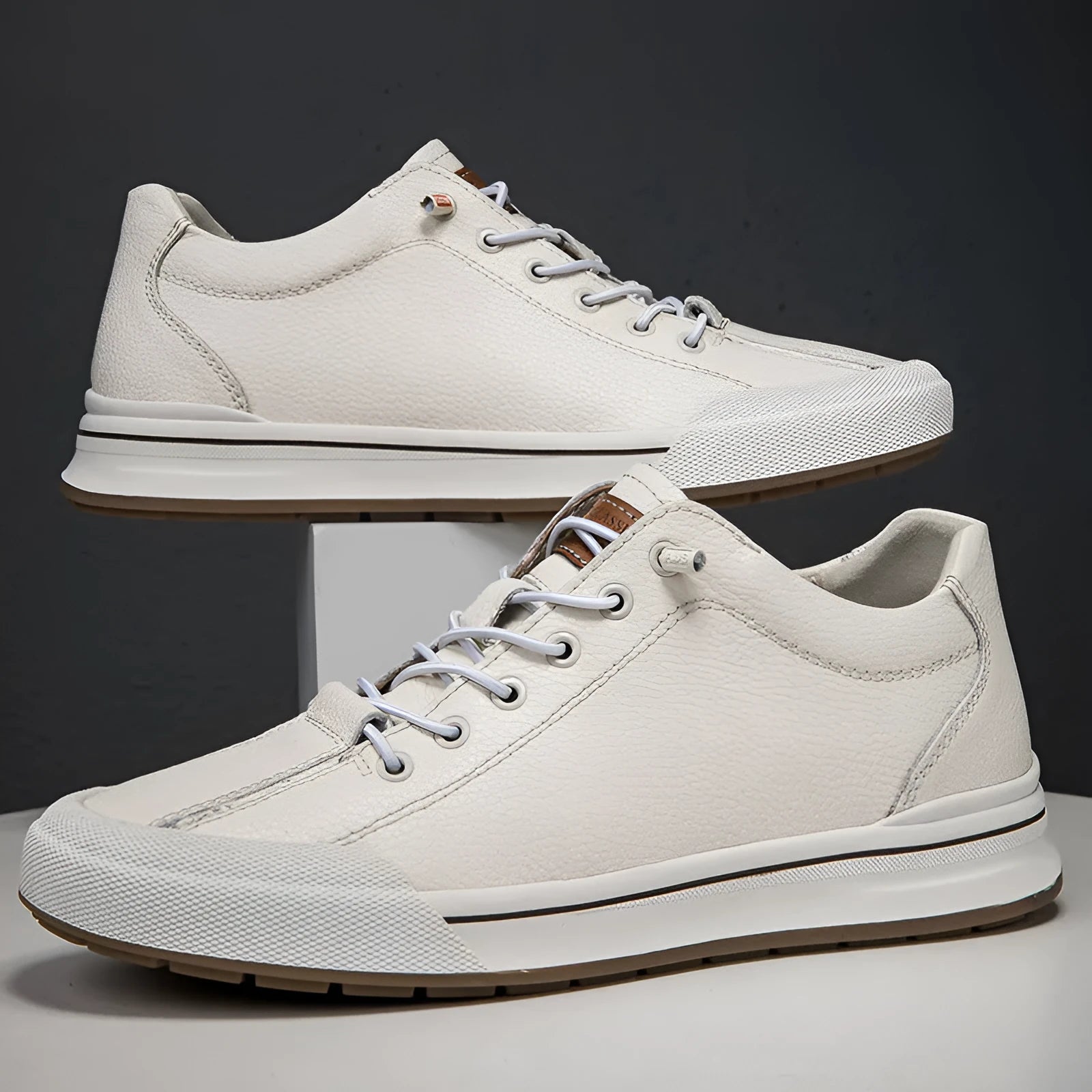 Men's casual shoes in matte leather with round toe and flat heel, shown in black and white colour options.