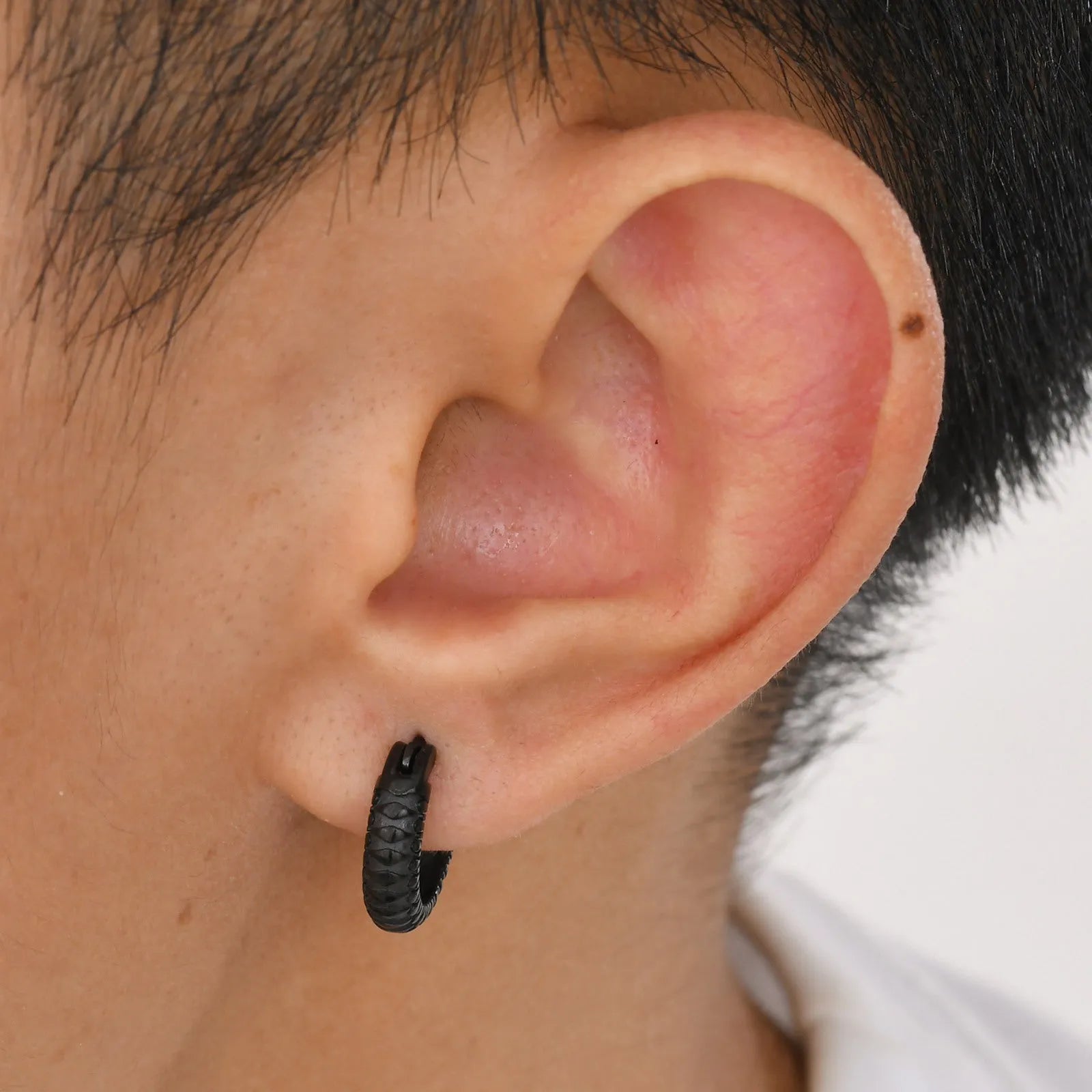 Men's stainless steel hip hop ear rings with snake pattern design in black and gold colour options