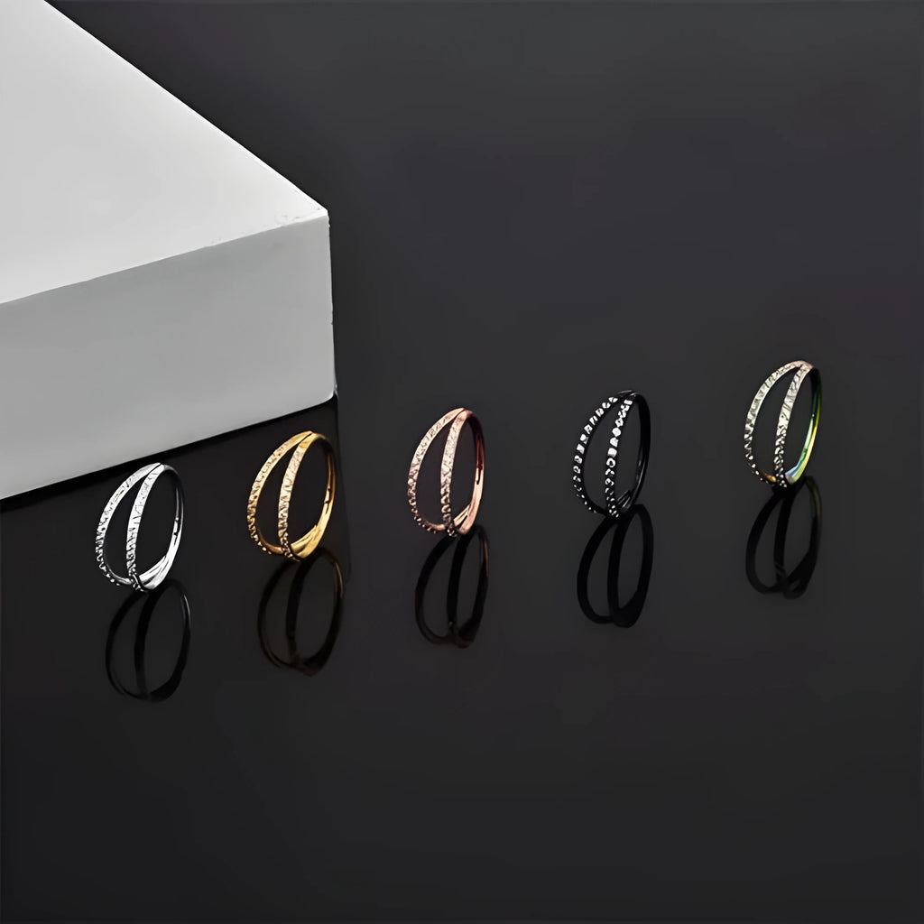 G23 titanium alloy lip ring and nose ring with diamond-cut finish in gold or steel colour.