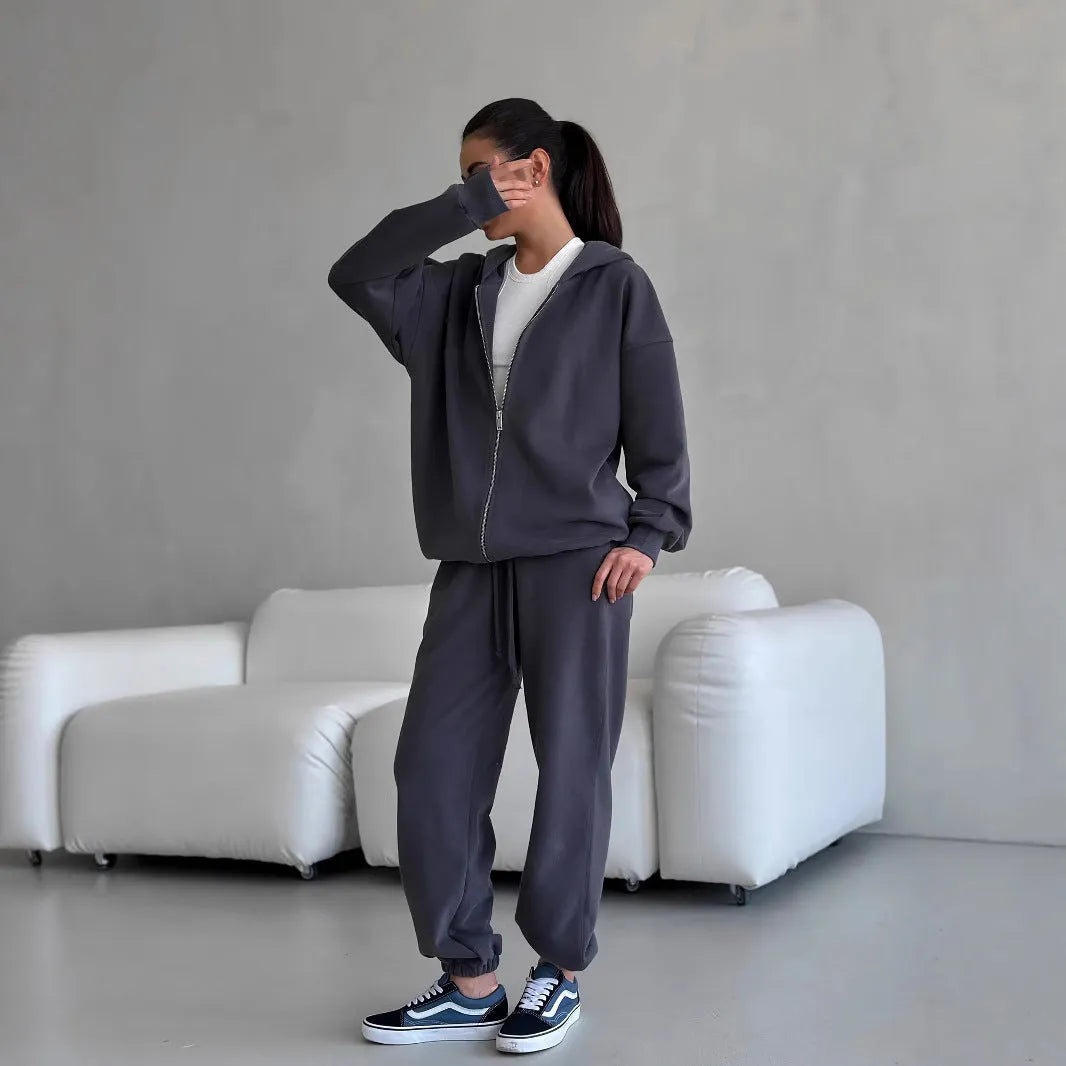 Street style two-piece set with long-sleeved coat and trousers in loose version