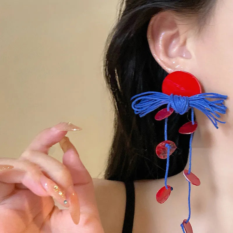 Women's geometric fabric earrings with blue resin flowers on round silver needle cloth base