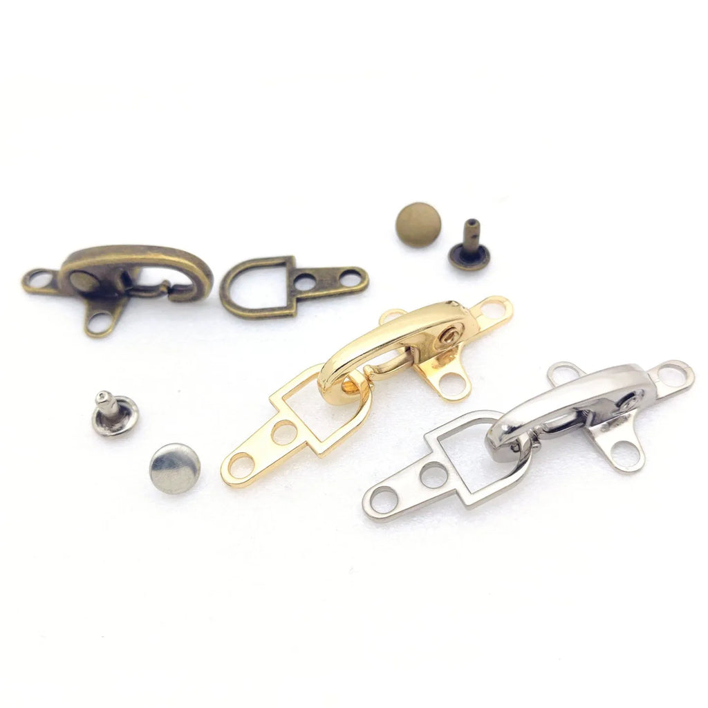 Aircraft-shaped zinc alloy hanging buckle in 5.85cm button size with metal finish options