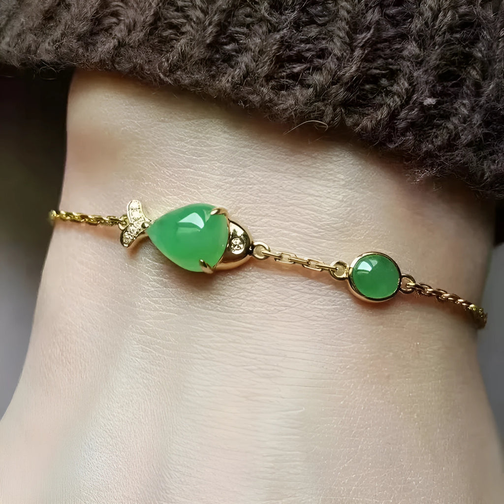Retro style electroplated yellow gold bracelet made from copper and plastic materials.