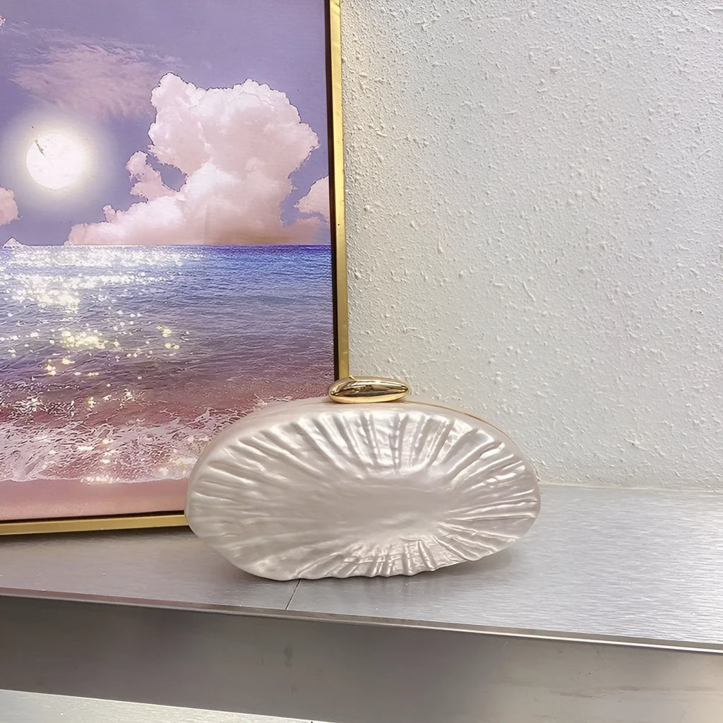 Retro oval one-shoulder crossbody bag in shell colour with hard acrylic shell and slit pocket