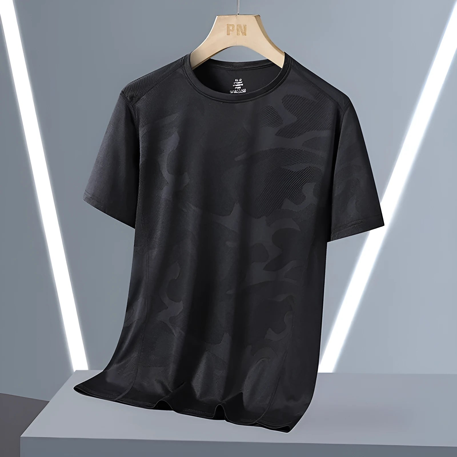 Men's camouflage pattern nylon summer t-shirt with round neck and short sleeves in loose fit.