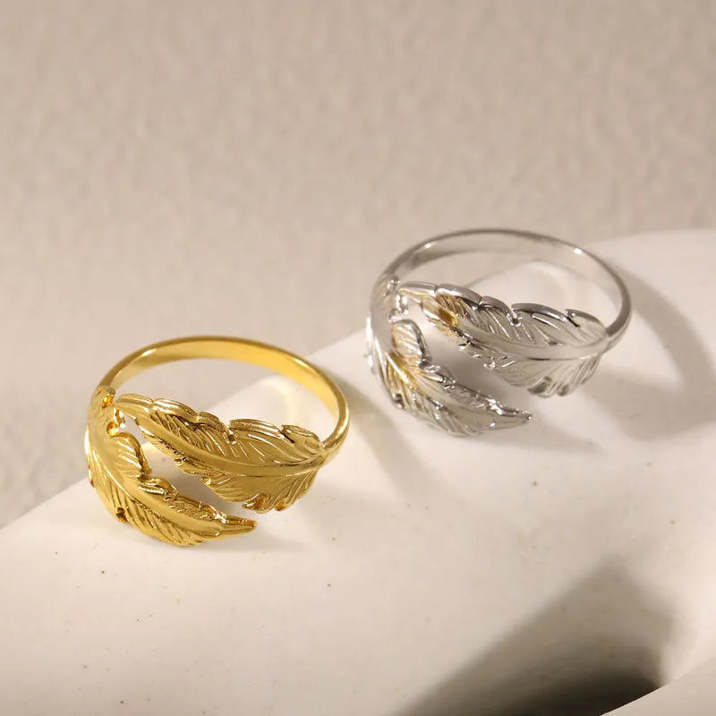 Women's adjustable feather ring in titanium steel with silver or gold electroplated finish