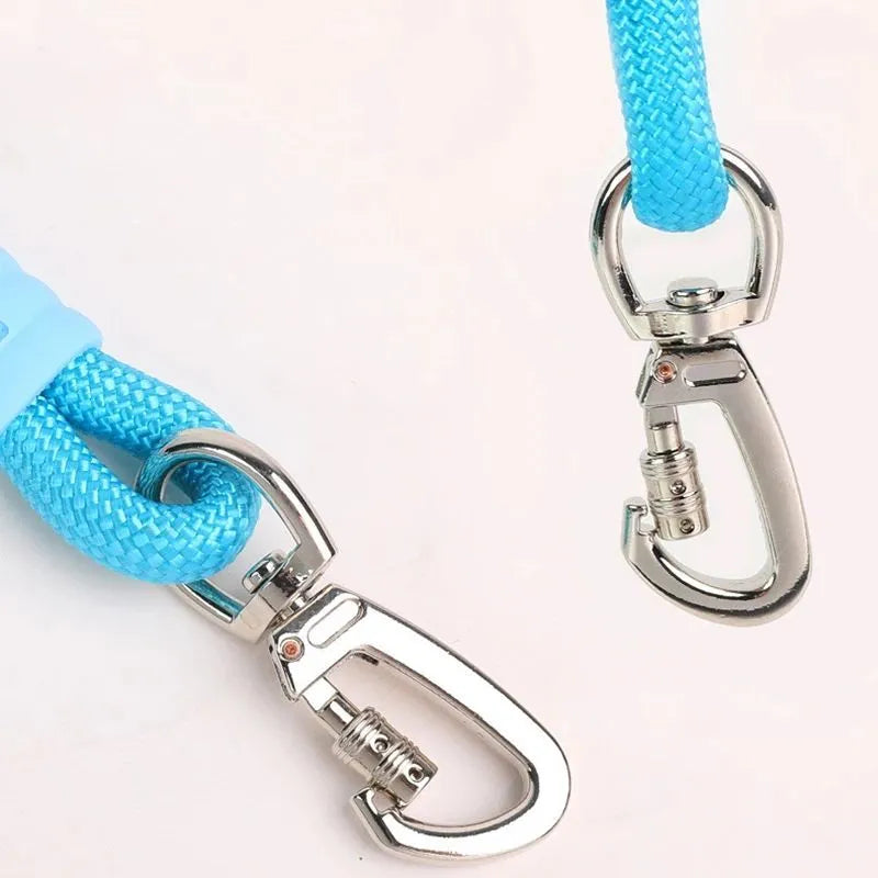 Dog traction rope leash with anti-slip foam handle measuring 140cm in length