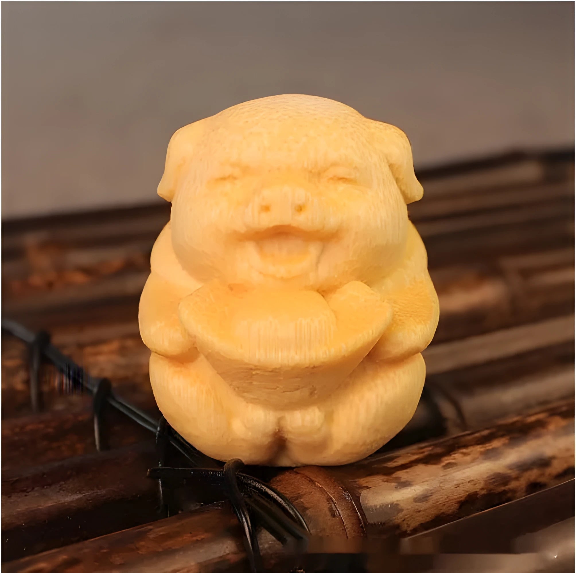 Solid bamboo pig carving ornament measuring 4cm height with 3.5cm diameter ingot shape