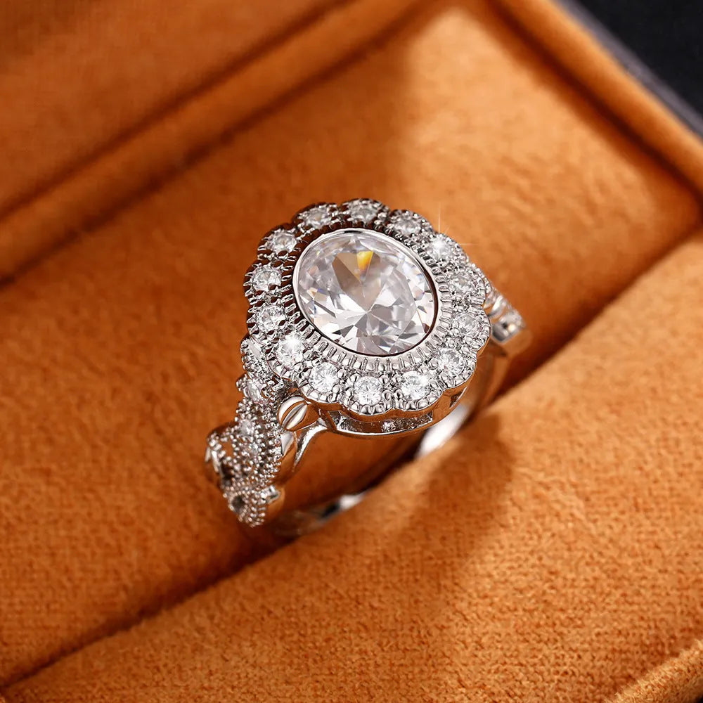 Women's geometric copper ring with diamond plating, round zircon stone, in white gold colour.