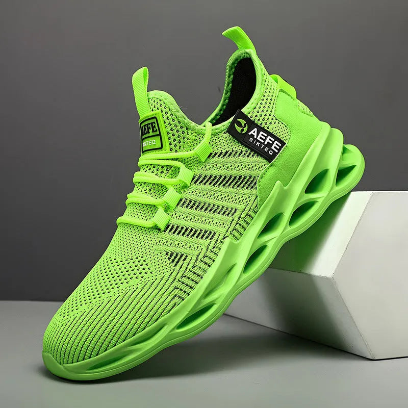 Men's mesh running shoes in black colour with lace-up front and low-top design