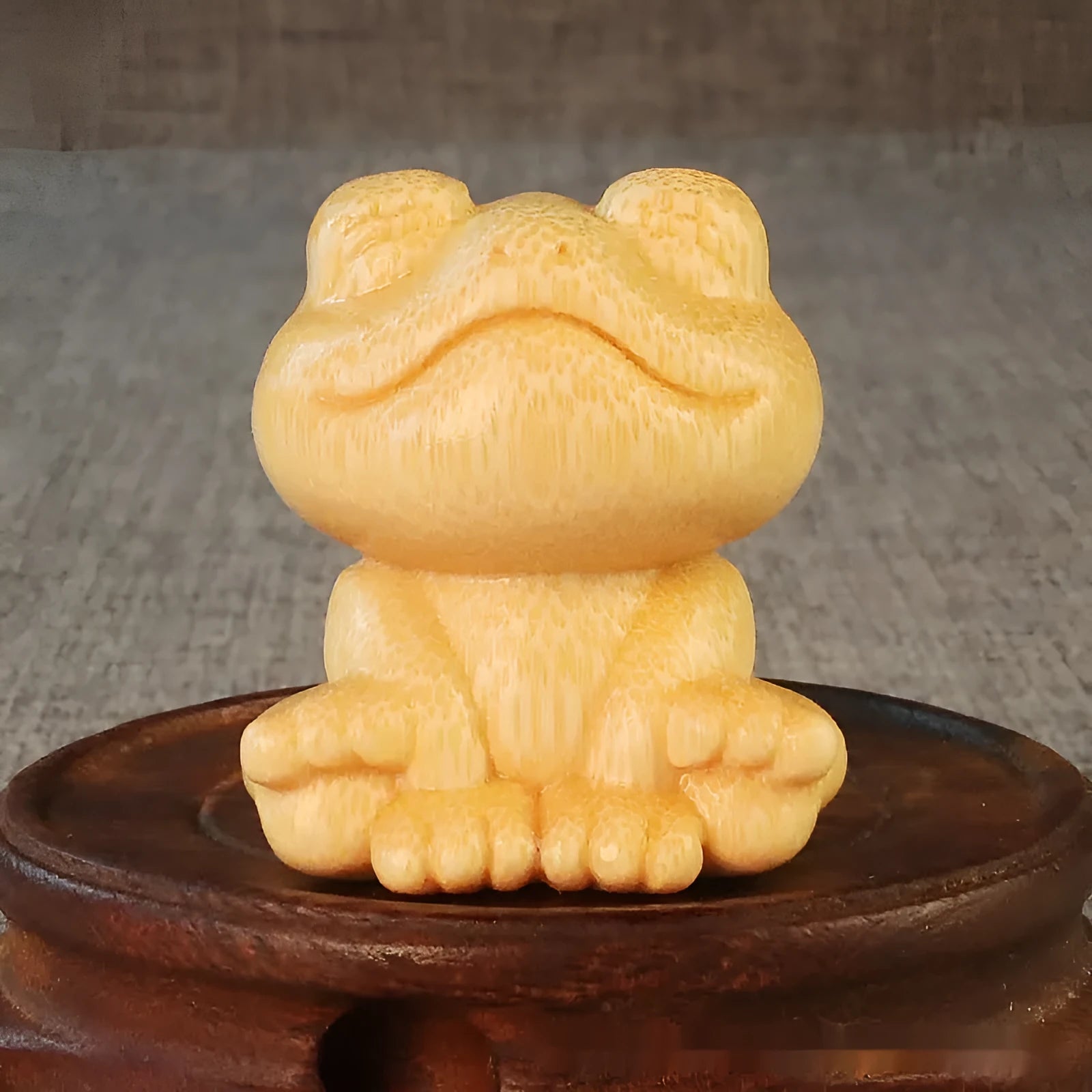 Smiling frog solid bamboo carving ornament with 5cm height and cartoon design