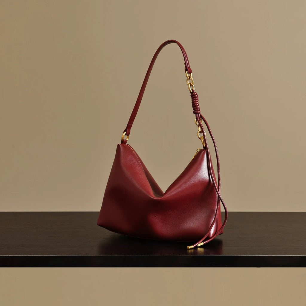 Fashion shoulder underarm messenger bag in PU leather, black colour, size 27x9x18cm