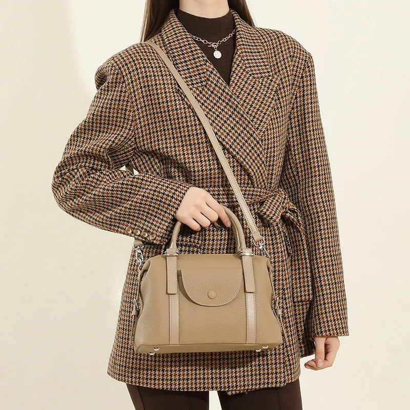 Genuine leather ladies' handbag in three colours with shoulder strap and lock fastener
