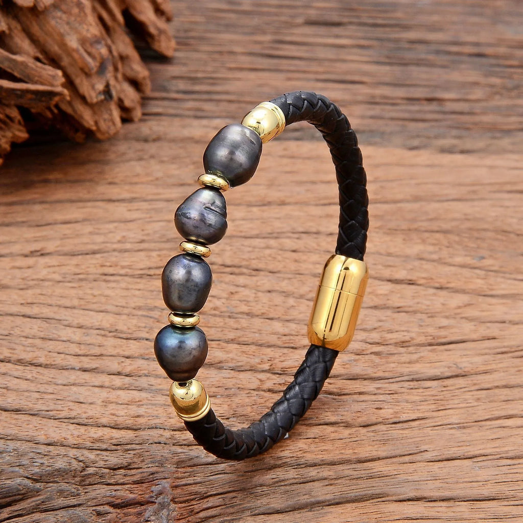 Handmade unisex bracelet with irregular pearls on a leather cord in Korean style.