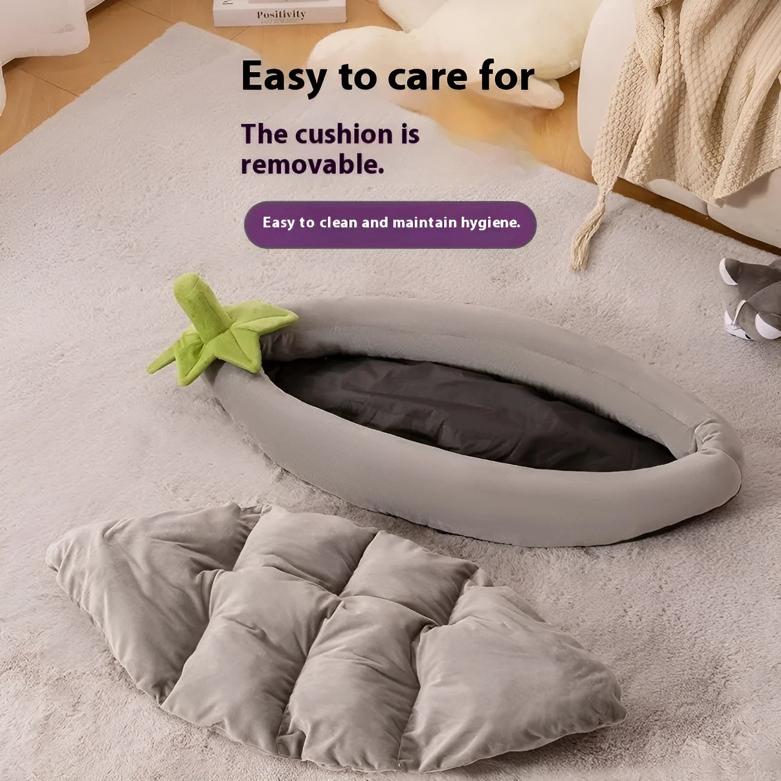 Removable washable cloth dog mat in purple, shown in a pet crate with size options S, M, L, XL, XXL.