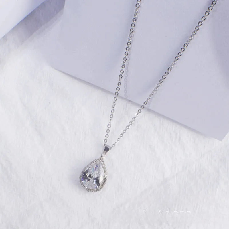 Rose gold water drop shaped women's necklace with geometric rhinestone decoration in pink colour