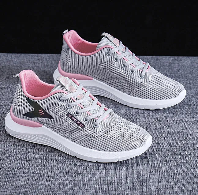 Women's flyknit sneakers in beige with low-top flat heel design and front lace-up fastening