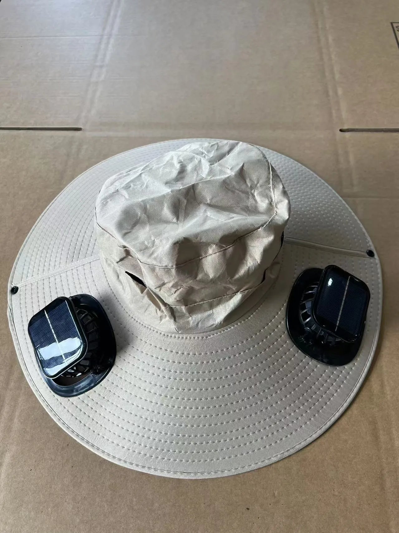 Men's grey solar fan cap with wide brim and integrated cooling fans