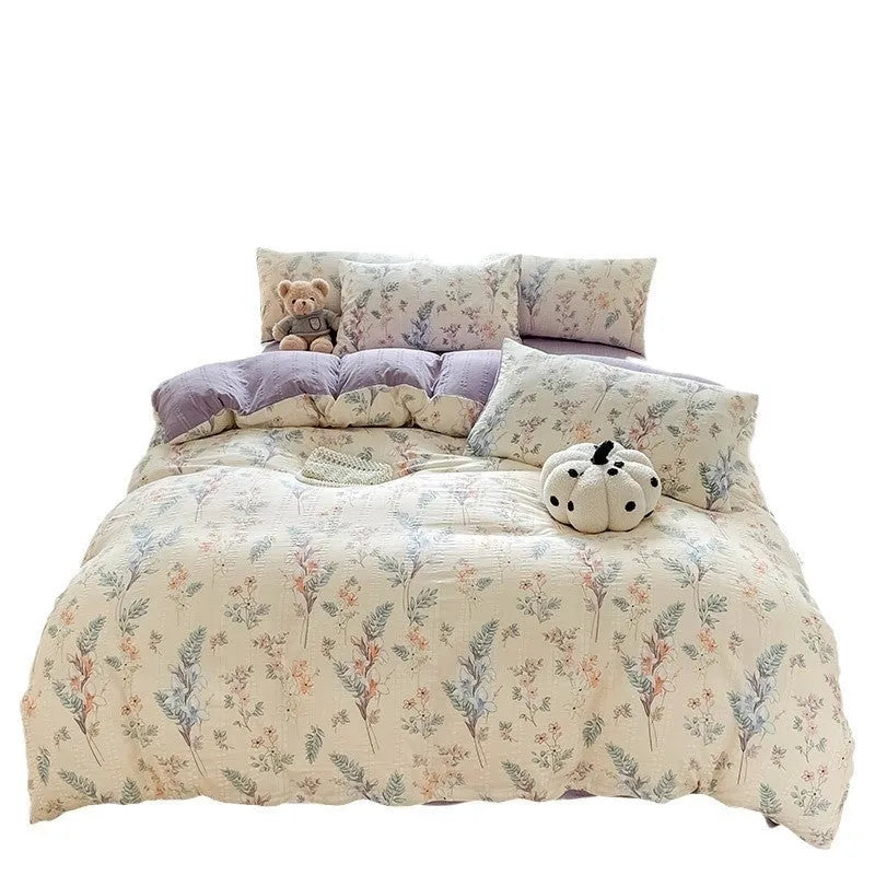 Aerobic jacquard cloud yarn four-piece bedding set with quilt cover, sheet, and pillowcases in a soft pattern.