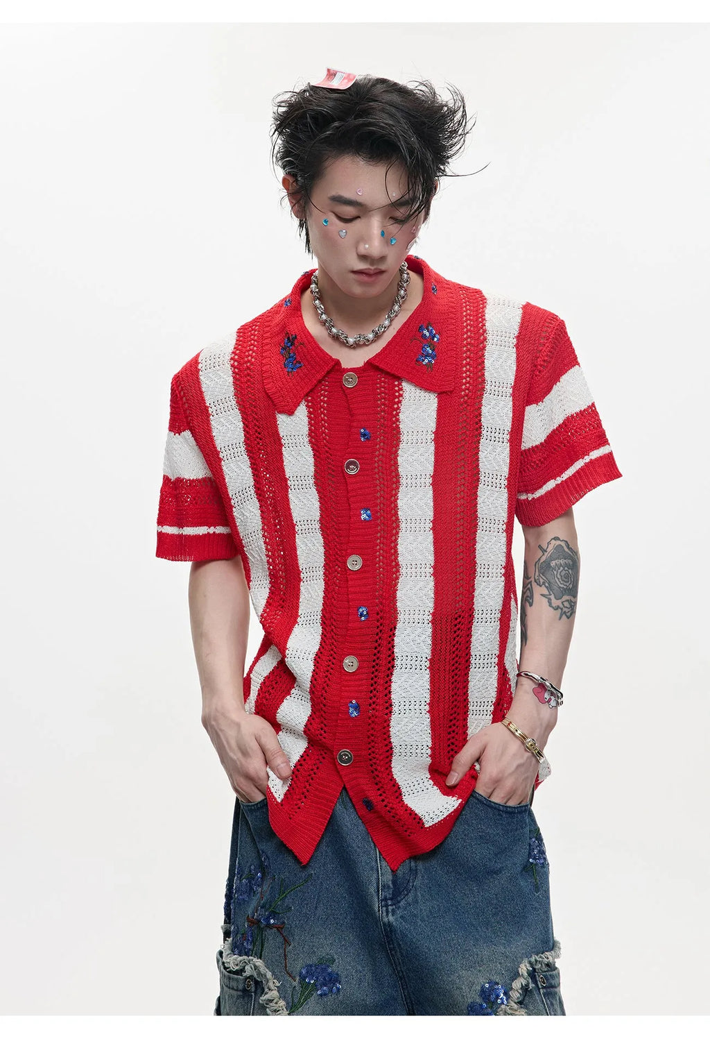 Men's red and black patchwork striped knitted short sleeve shirt with button decoration