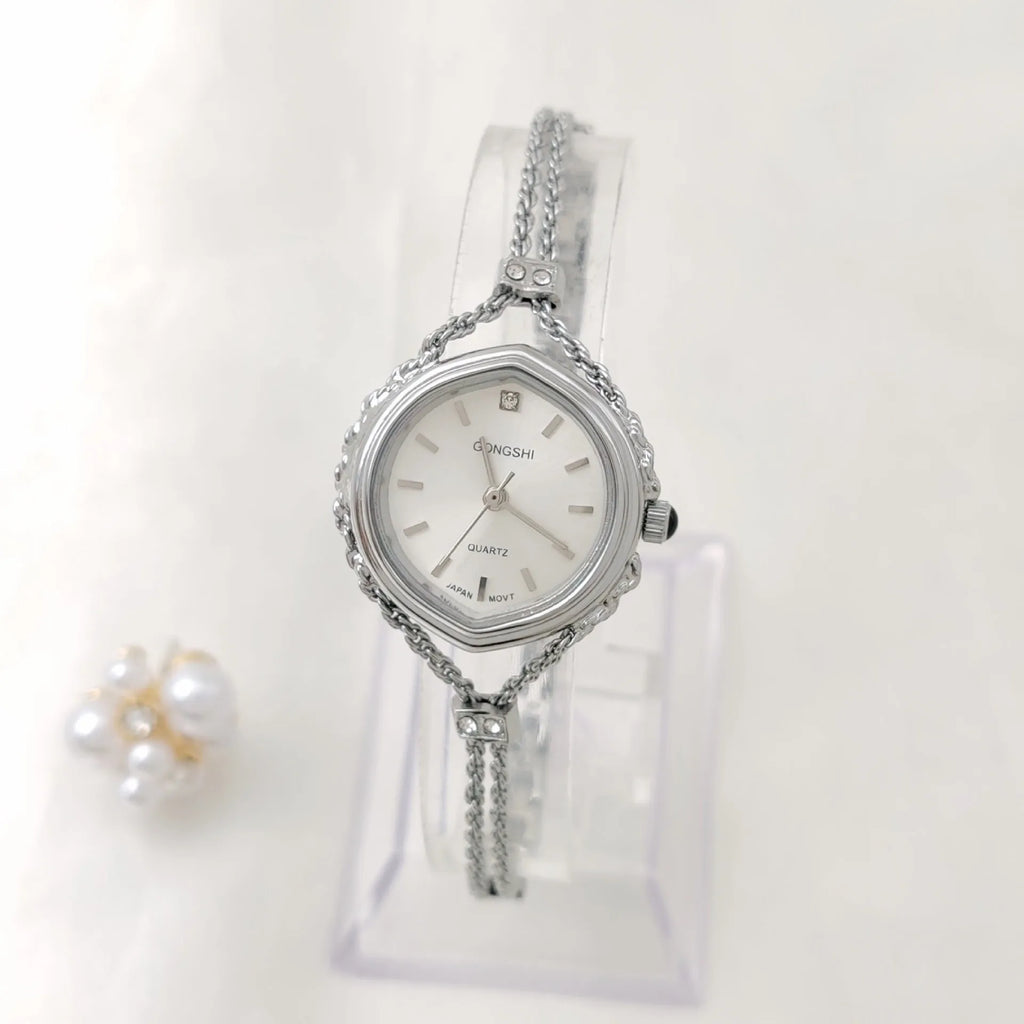 Women's Mori style quartz watch with 25mm dial, 7mm thickness, mineral glass face and chain strap in gold or silver