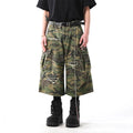 Men's camouflage print cropped denim trousers with elastic waist and straight leg silhouette