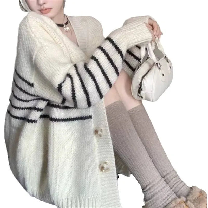 Button-front collar cardigan sweater with a 3D pattern in a casual style