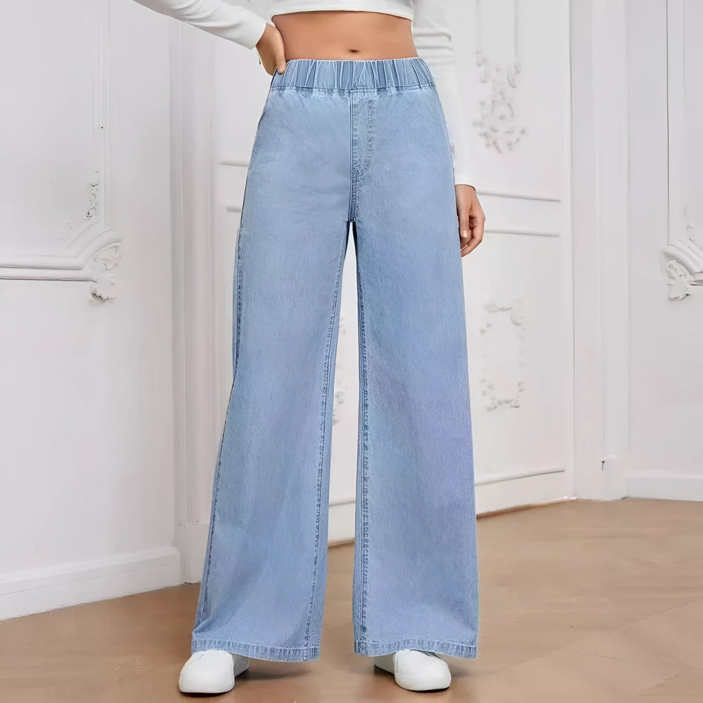 Light blue washed wide-leg jeans with straight cut and zip placket closure