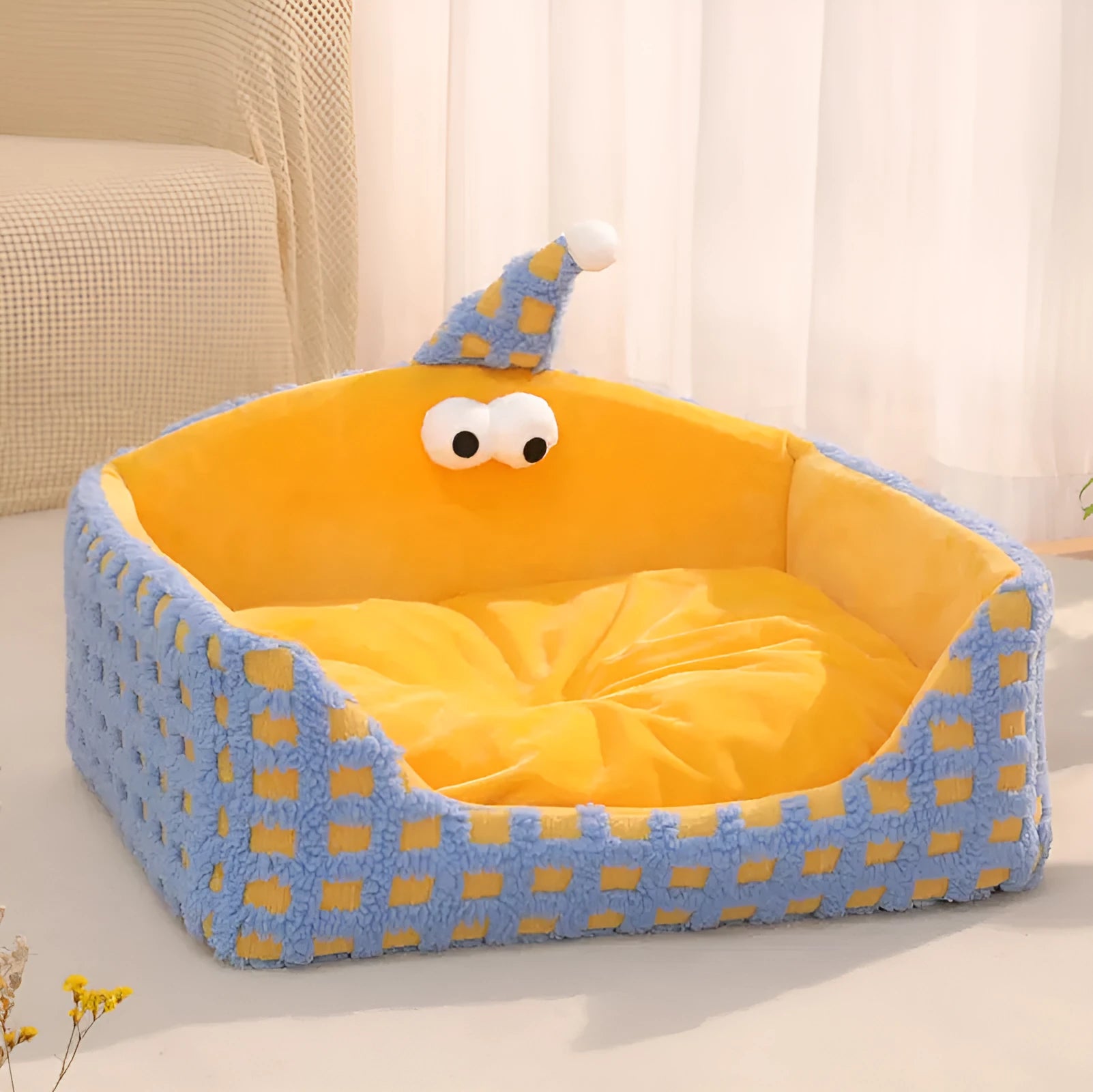 Triangular pet sleeping nest with removable sponge insert in green colour